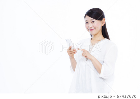 30代女性 スマートフォン 67437670