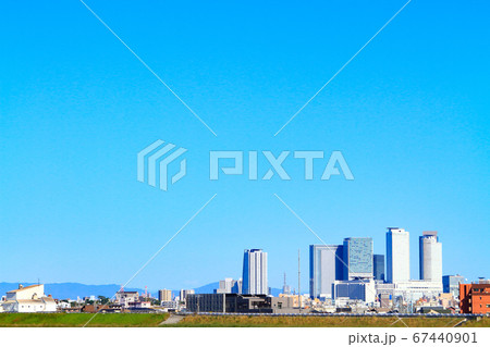 名古屋市、名古屋駅前ビル群とその周辺の風景 67440901