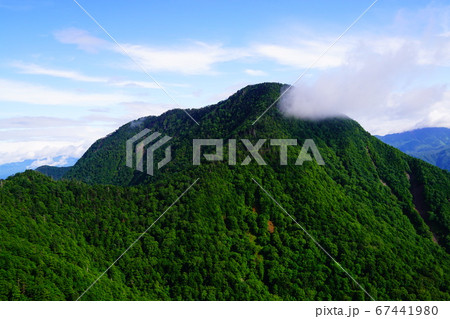 皇海山　クラシックルート　白山付近から見る皇海山 67441980