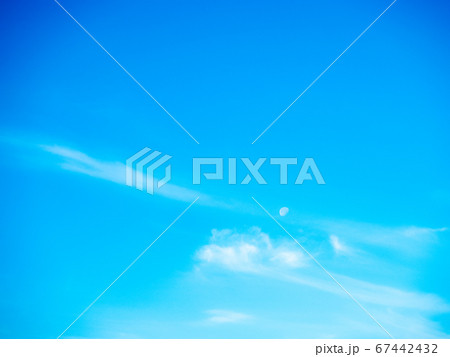 半月 空 すじ雲 半月 空 すじ雲 67442432