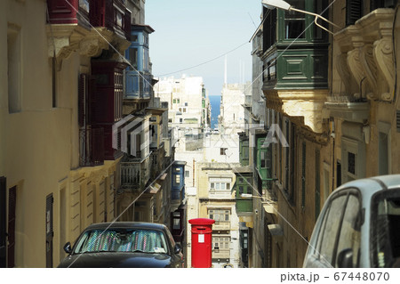 マルタ・ヴァレッタ歴史地区 地中海を望む細い坂道 / Valletta, Malta マルタ・ヴァレッタ歴史地区 地中海を望む細い坂道 / Valletta, Malta 67448070