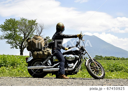 羊蹄山とバイクの情景 67450925