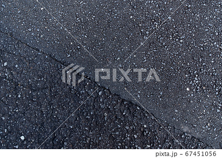 黒いアスファルト 67451056