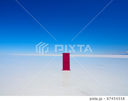 ＜ボリビア＞ウユニ塩湖のどこでもドア（1月の新月に撮影） 67454338