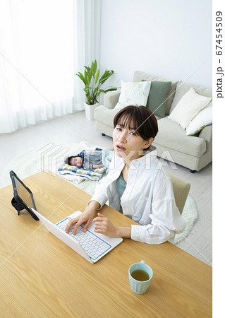 レテワーク　ママと赤ちゃん　 67454509