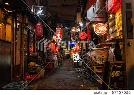 東京都 三軒茶屋 ノスタルジックな飲み屋街の写真素材