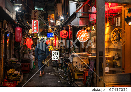 東京都 三軒茶屋 ノスタルジックな飲み屋街の写真素材