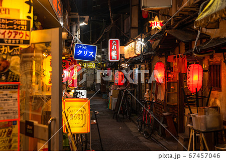 東京都 三軒茶屋 ノスタルジックな飲み屋街の写真素材