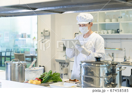男性調理師 給食センター 厨房 男性調理師 給食センター 厨房 67458585