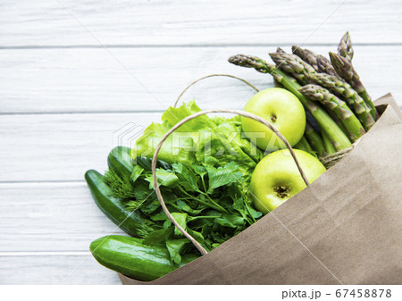 Top view of green vegetables in shopping bag 67458878
