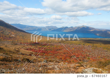 北海道 秋 千歳市 樽前山から支笏湖を望む 紅葉 北海道 秋 千歳市 樽前山から支笏湖を望む 紅葉 67460167