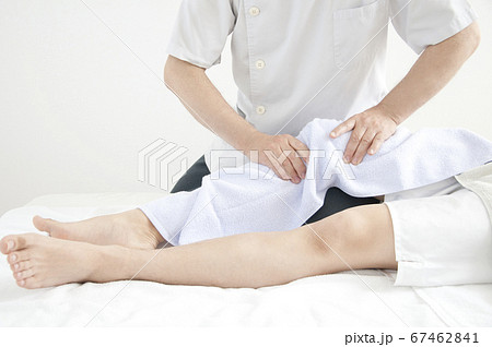 足の整体 67462841