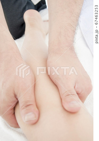 足の整体 67463253
