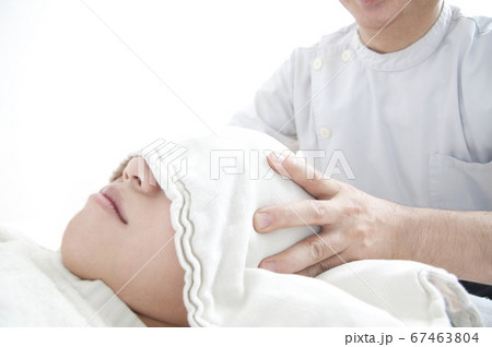 頭の整体 67463804