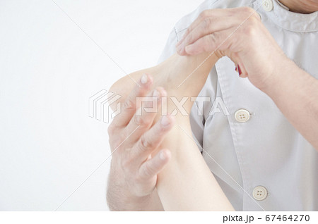 足首の整体 67464270