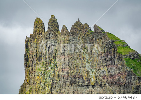 Sharp cliff with diferent peaks under the sky 67464437