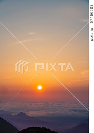 （栃木県）日光いろは坂から望む夜明け 67466585