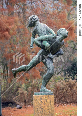 Spelende Kinderen Statue At Amsterdam The Netherlands 2018 67468400