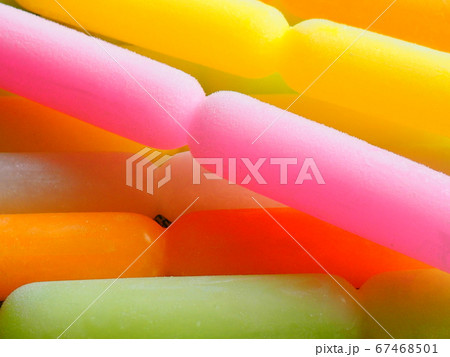 夏のカラフルな氷菓子 67468501