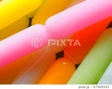 夏のカラフルな氷菓子 夏のカラフルな氷菓子 67468503