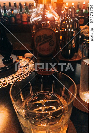 ショットバー 67475754