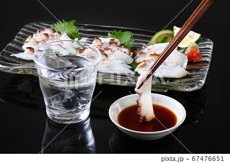 焼酎と生タコの刺身 67476651