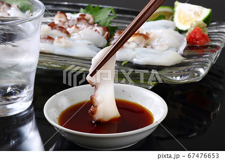 たこの刺身と焼酎 たこの刺身と焼酎 67476653