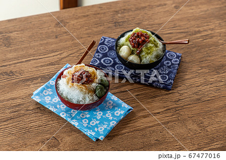 かき氷　Shaved ice that Asian fruit 67477016