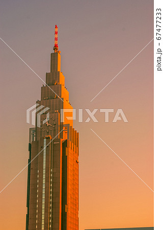 新宿のビルと夕景 67477233