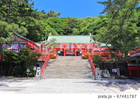 【山口県】晴天下の赤間神宮 拝殿 【山口県】晴天下の赤間神宮 拝殿 67481787