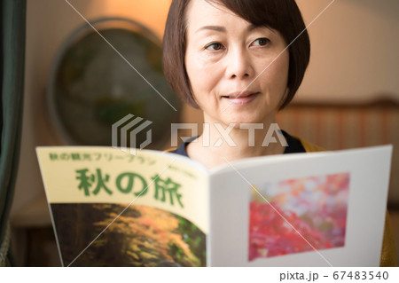 旅行、女性、旅雑誌(架空の雑誌) 旅行、女性、旅雑誌(架空の雑誌) 67483540
