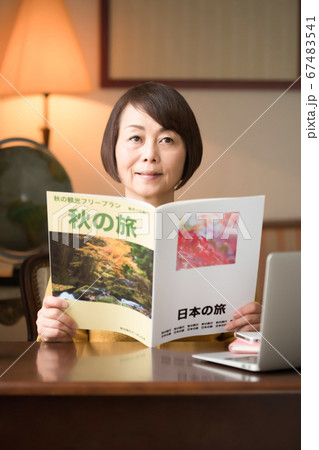旅行、女性、旅雑誌(架空の雑誌) 旅行、女性、旅雑誌(架空の雑誌) 67483541