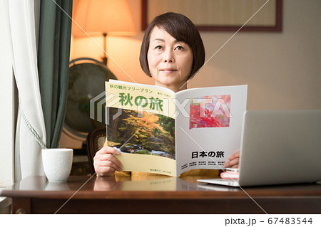 旅行、女性、旅雑誌(架空の雑誌) 旅行、女性、旅雑誌(架空の雑誌) 67483544