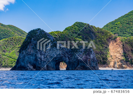 （静岡県）西伊豆・千貫門クルーズ　船上から望む、千貫門 67483656