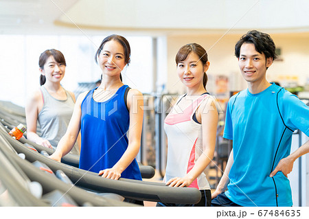 女性 フィットネス スポーツジム エクササイズ 女性 フィットネス スポーツジム エクササイズ 67484635