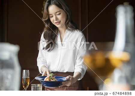 女性 女 女の子 67484898