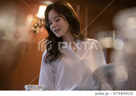 女性 女 女の子 67484919