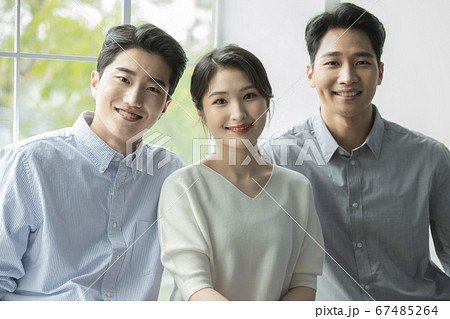 ビジネス 女性 女 67485264