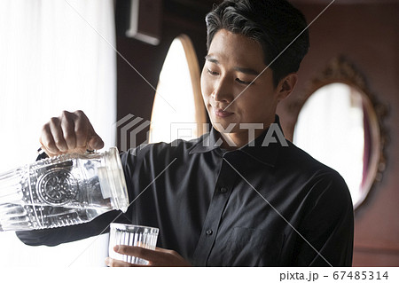 男 男性 男の子 67485314