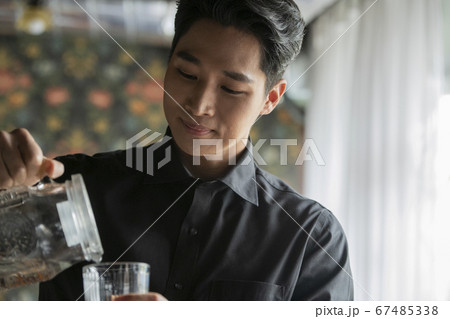 男 男性 男の子 67485338