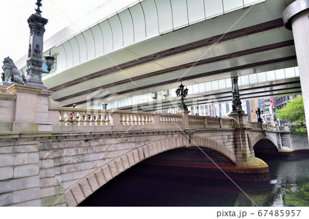日本橋と首都高速高架橋 67485957