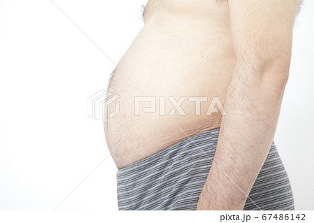 メタボ男性のお腹 メタボ男性のお腹 67486142
