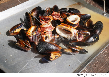 「バーベキューでムールとイカのワイン蒸し」 「バーベキューでムールとイカのワイン蒸し」 67486753