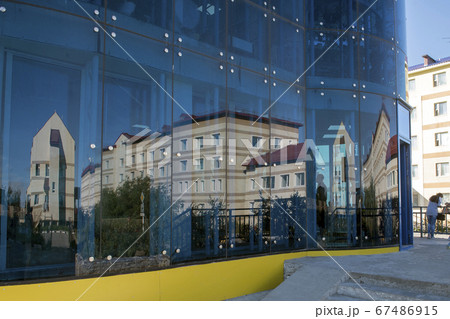 Distorted reflection of the city 67486915