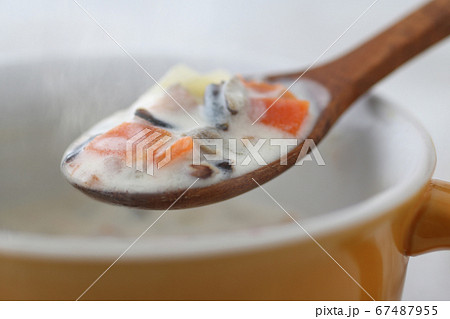 野菜やワイルドライスのミルク風味のチャウダーヴィーガンメニュー 67487955