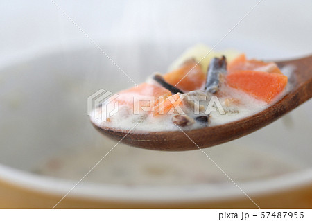 野菜やワイルドライスのミルク風味のチャウダーヴィーガンメニュー 67487956
