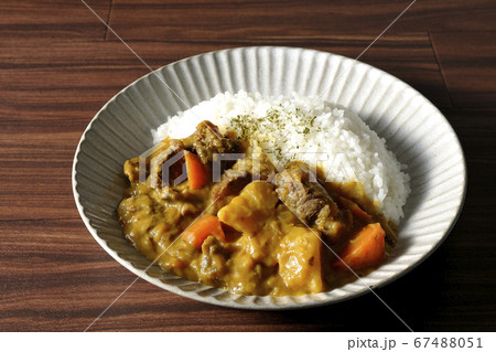 野菜と牛すじ肉がたっぷり入ったカレーライス 67488051