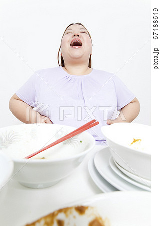大食いの女性 大食いの女性 67488649