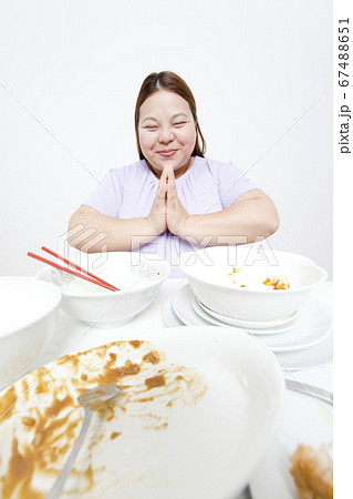 大食いの女性 大食いの女性 67488651
