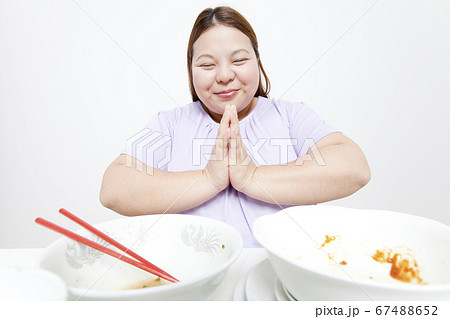 大食いの女性の写真素材